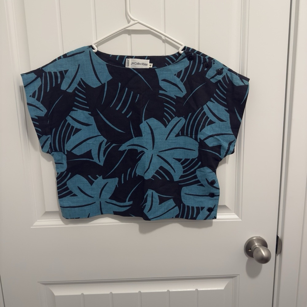 JH Collectibles Women's Black Aqua Floral Design Crop Shirt Size 4‎